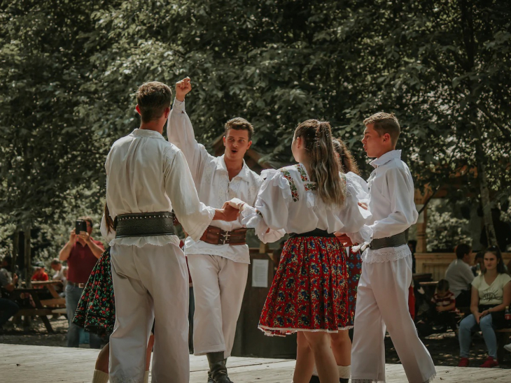 Romanian traditional dances